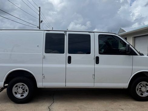 Used 2014 Chevrolet Express 2500 RWD image 8