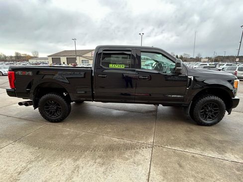 Used 2017 Ford F250 Lariat w/ Lariat Ultimate Package image 4