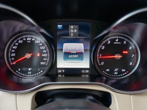 Used 2017 Mercedes-Benz GLC 300 4MATIC image 23