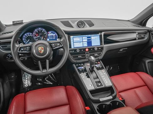 Certified 2025 Porsche Macan image 25