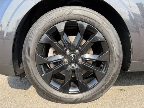 Certified 2024 Kia Carnival SX Prestige FWD image 9