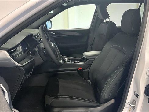 New 2025 Jeep Grand Cherokee Laredo X w/ Luxury Tech Group I image 34