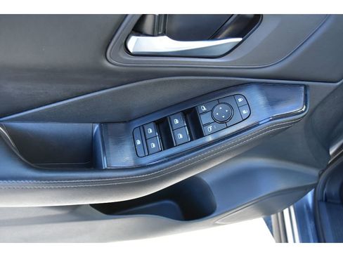 Used 2024 Nissan Rogue SV image 17