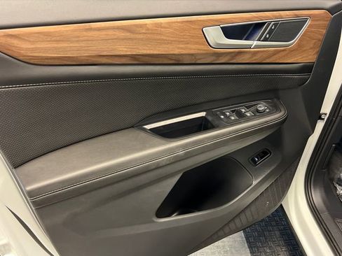 Certified 2025 Volkswagen Atlas SE image 8