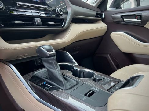 Used 2020 Toyota Highlander Limited image 60