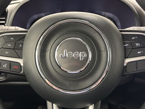 Used 2023 Jeep Renegade Altitude AWD/4WD image 15