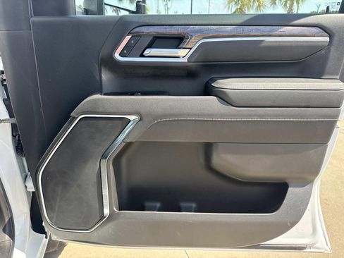 Used 2026 Chevrolet Silverado 2500 LTZ AWD/4WD image 12