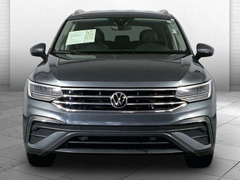 Used 2024 Volkswagen Tiguan SE FWD image 2