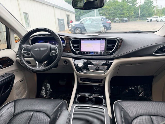 Used 2022 Chrysler Pacifica Limited w/ Uconnect Theater Family Group AWD/4WD image 2