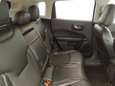 Used 2017 Jeep Compass Latitude AWD/4WD image 19