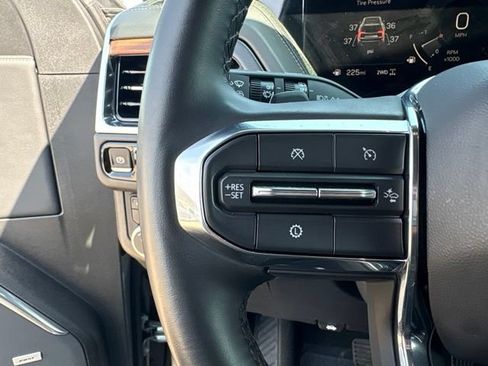 Used 2025 GMC Yukon Denali AWD/4WD image 12