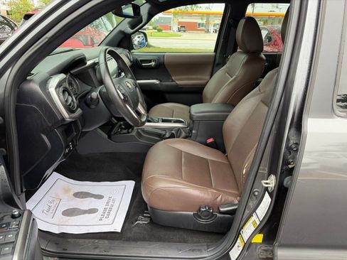 Used 2016 Toyota Tacoma Limited w/ Towing Package AWD/4WD image 13