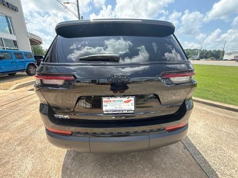 Used 2025 Jeep Grand Cherokee L Limited w/ Black Appearance Package AWD/4WD image 7