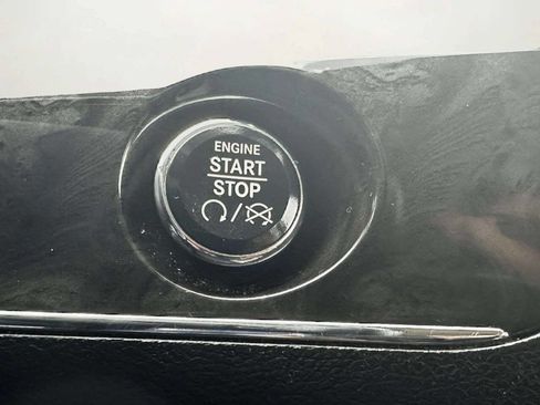 Used 2012 Chrysler Town & Country Limited image 36