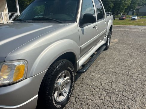 Used 2004 Ford Explorer Sport Trac 2WD image 4