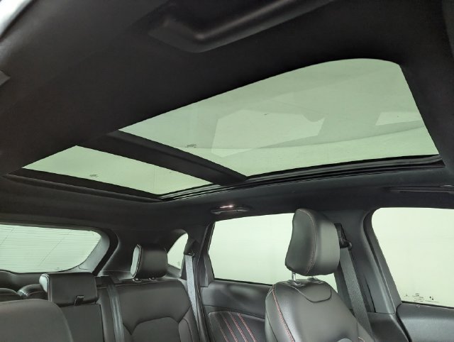 Used 2021 Ford Edge ST-Line AWD/4WD image 24