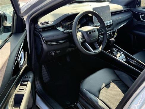 New 2026 Jeep Compass Latitude image 4