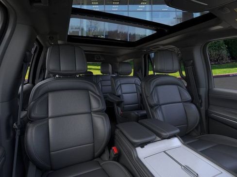 New 2025 Lincoln Navigator Reserve w/ Jet Appearance Package AWD/4WD image 10