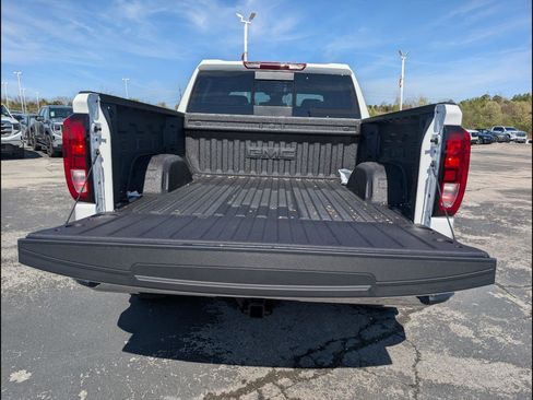 New 2026 GMC Sierra 1500 SLE w/ Preferred Package AWD/4WD image 17