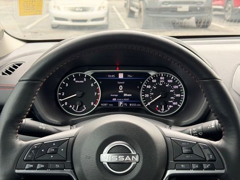 Used 2025 Nissan Sentra SR w/ SR Premium Package FWD image 22