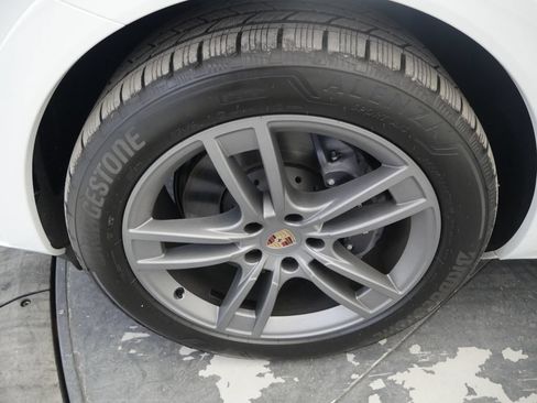 Certified 2026 Porsche Cayenne AWD/4WD image 13