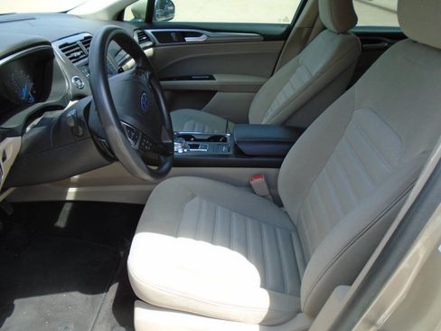 Used 2017 Ford Fusion SE FWD image 7