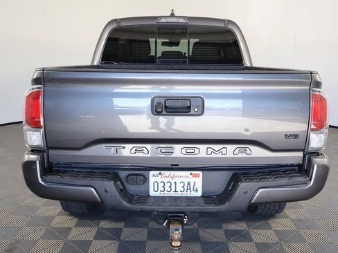 Used 2021 Toyota Tacoma TRD Sport w/ Technology Package image 5