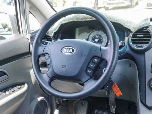 Used 2007 Kia Rondo LX image 14
