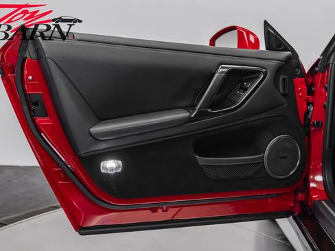 Used 2018 Nissan GT-R Premium image 20