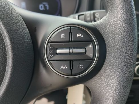 Used 2025 Kia Soul LX FWD image 28