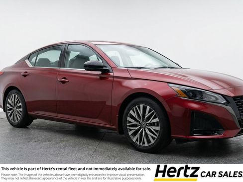 Used 2025 Nissan Altima 2.5 SV FWD image 1