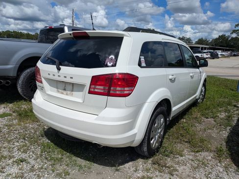 Used 2019 Dodge Journey SE FWD image 3