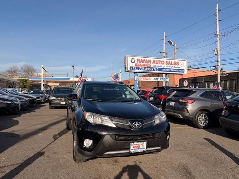 Used 2015 Toyota RAV4 XLE image 2