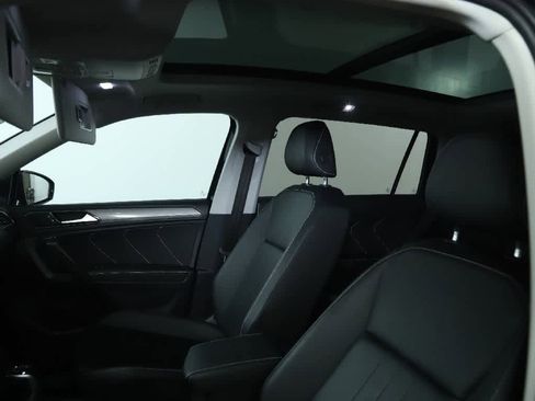 Certified 2022 Volkswagen Tiguan SE w/ Panoramic Sunroof Package image 21