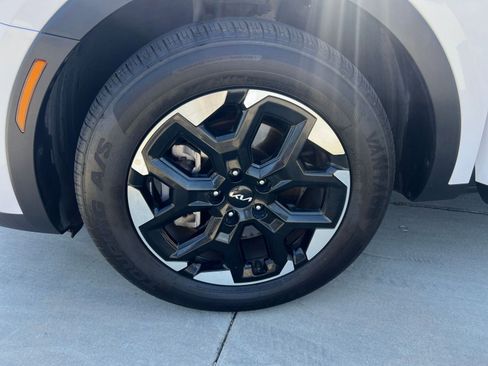 Used 2024 Kia Sorento S FWD image 36