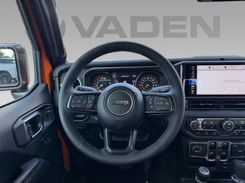 New 2025 Jeep Gladiator Sport image 11