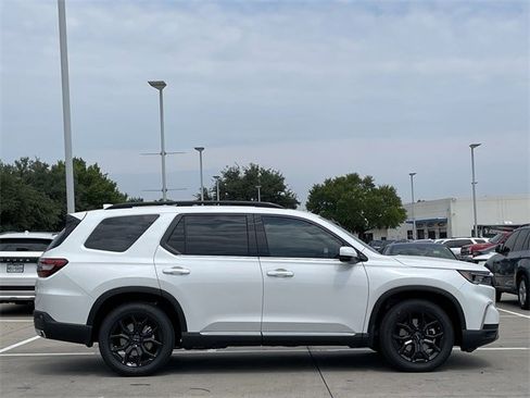 New 2025 Honda Pilot Touring image 3