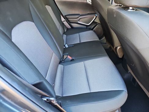 Used 2025 Kia Soul LX w/ LX Technology Package FWD image 17