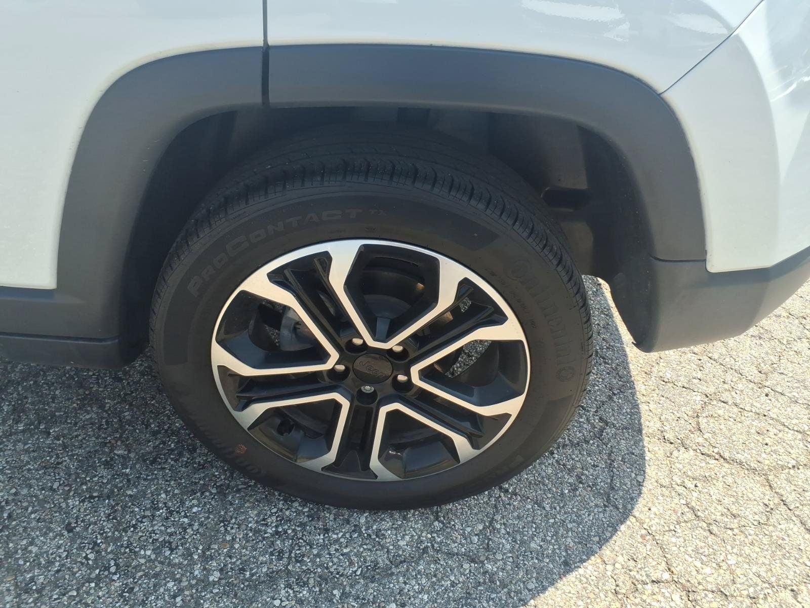 Used 2023 Jeep Compass Limited AWD/4WD image 8