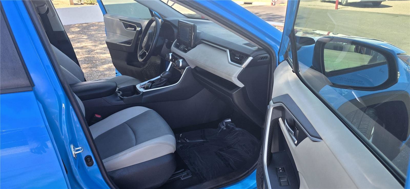 Used 2019 Toyota RAV4 XLE Premium w/ Carpet Mat Package FWD image 13
