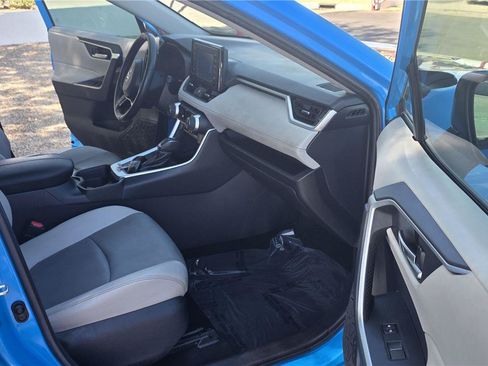 Used 2019 Toyota RAV4 XLE Premium w/ Carpet Mat Package FWD image 13
