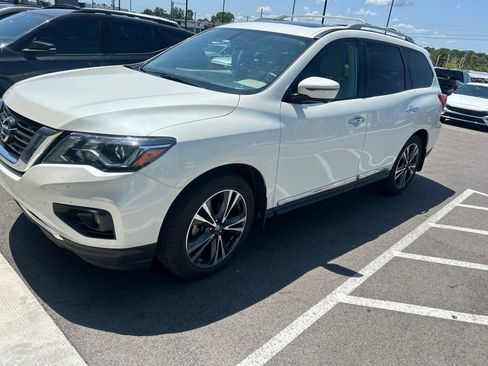 Used 2019 Nissan Pathfinder Platinum FWD image 4
