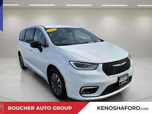 Used 2024 Chrysler Pacifica Limited FWD image 3