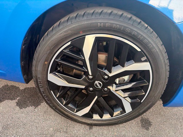 Used 2024 Nissan Versa SR FWD image 4