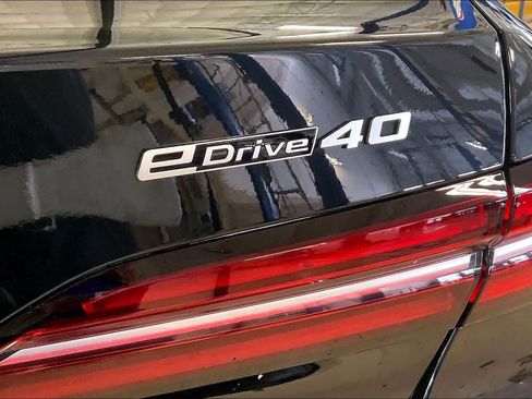 New 2027 BMW i5 eDrive40 RWD image 15