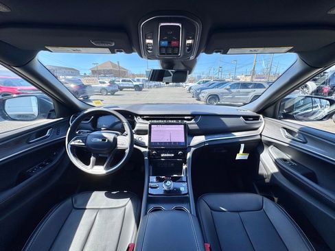 Used 2025 Jeep Grand Cherokee L Limited w/ Luxury Tech Group II image 10