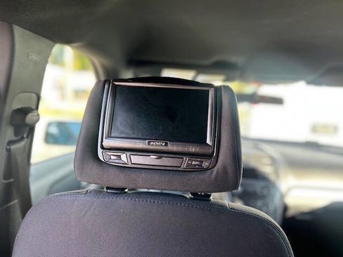 Used 2017 Ford Explorer XLT image 19