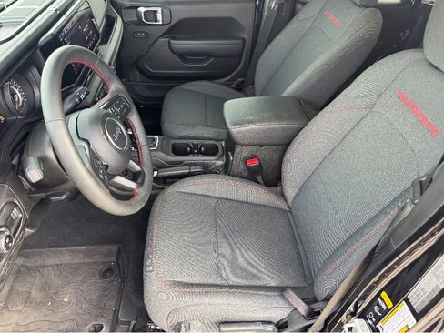 Used 2024 Jeep Gladiator Rubicon w/ Technology Group image 11