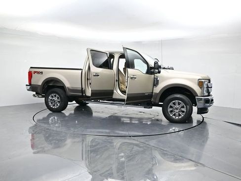 Used 2018 Ford F250 Lariat w/ Chrome Package image 48