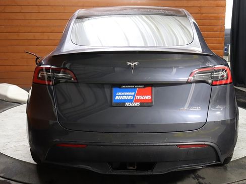 Used 2022 Tesla Model Y Performance image 13